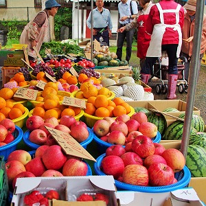 おおだて市日まつり 果物の売り場の写真