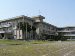 有浦小学校外観