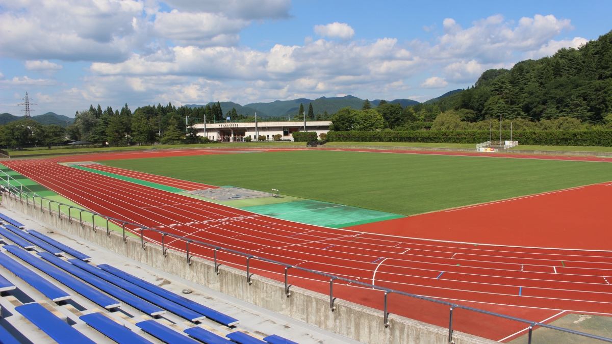 写真：長根山運動公園陸上競技場