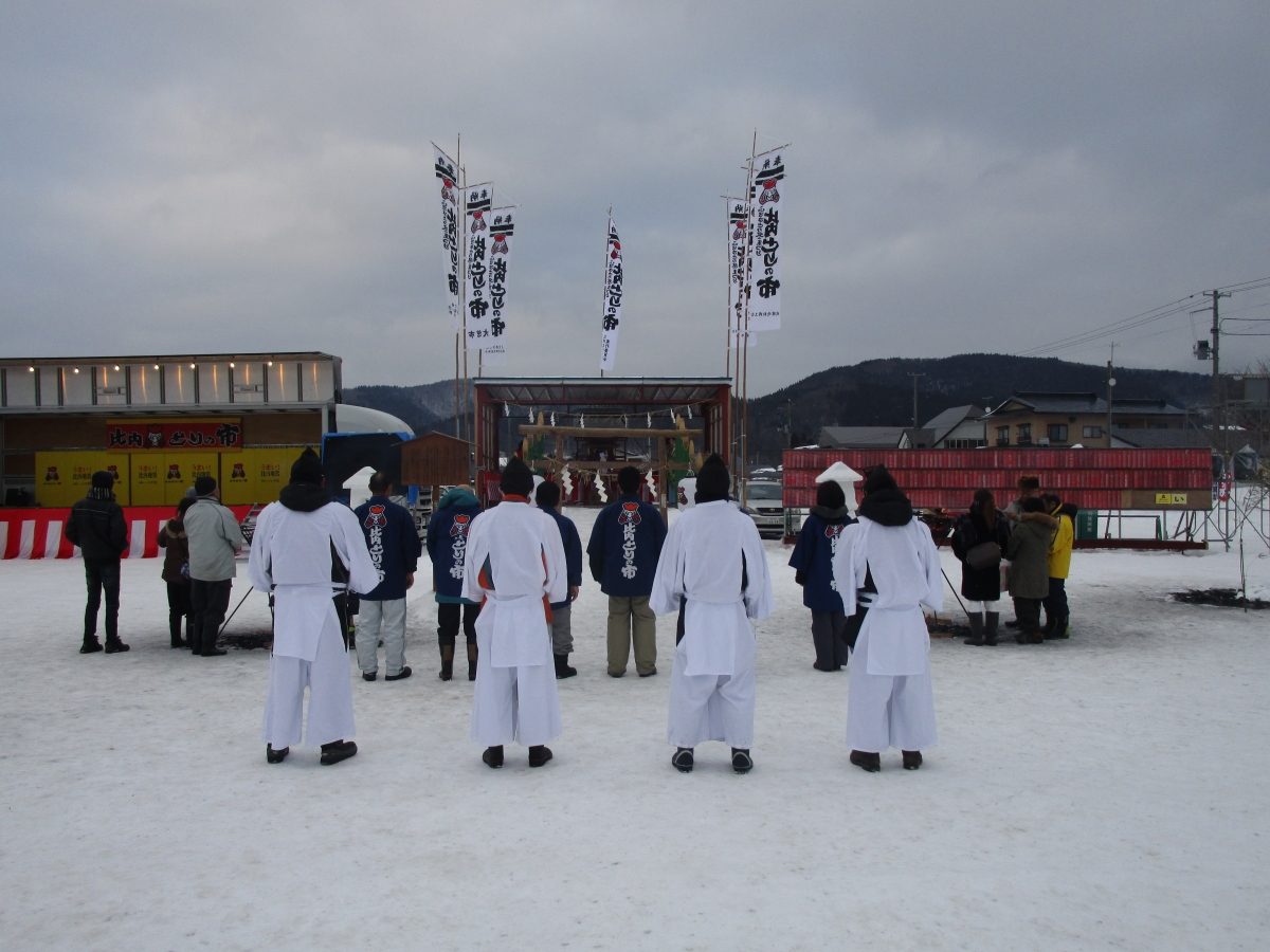 写真：神送りの儀（神殿前）